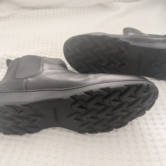 Vionic Women's Black Chelsea Boots 9.5 - Picture 4 of 5